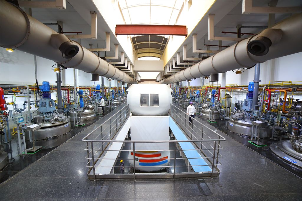 Advanced manufacturing facility at Sai Life Sciences, showcasing state-of-the-art equipment and quality control, featured in a blog post about receiving Establishment Inspection Reports (EIRs) from the USFDA.
